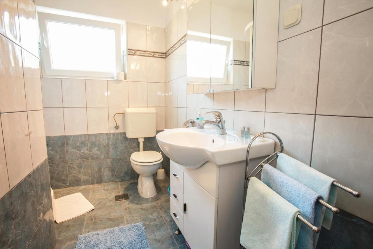 Rooms & Apartment Albina Baska  Exterior photo