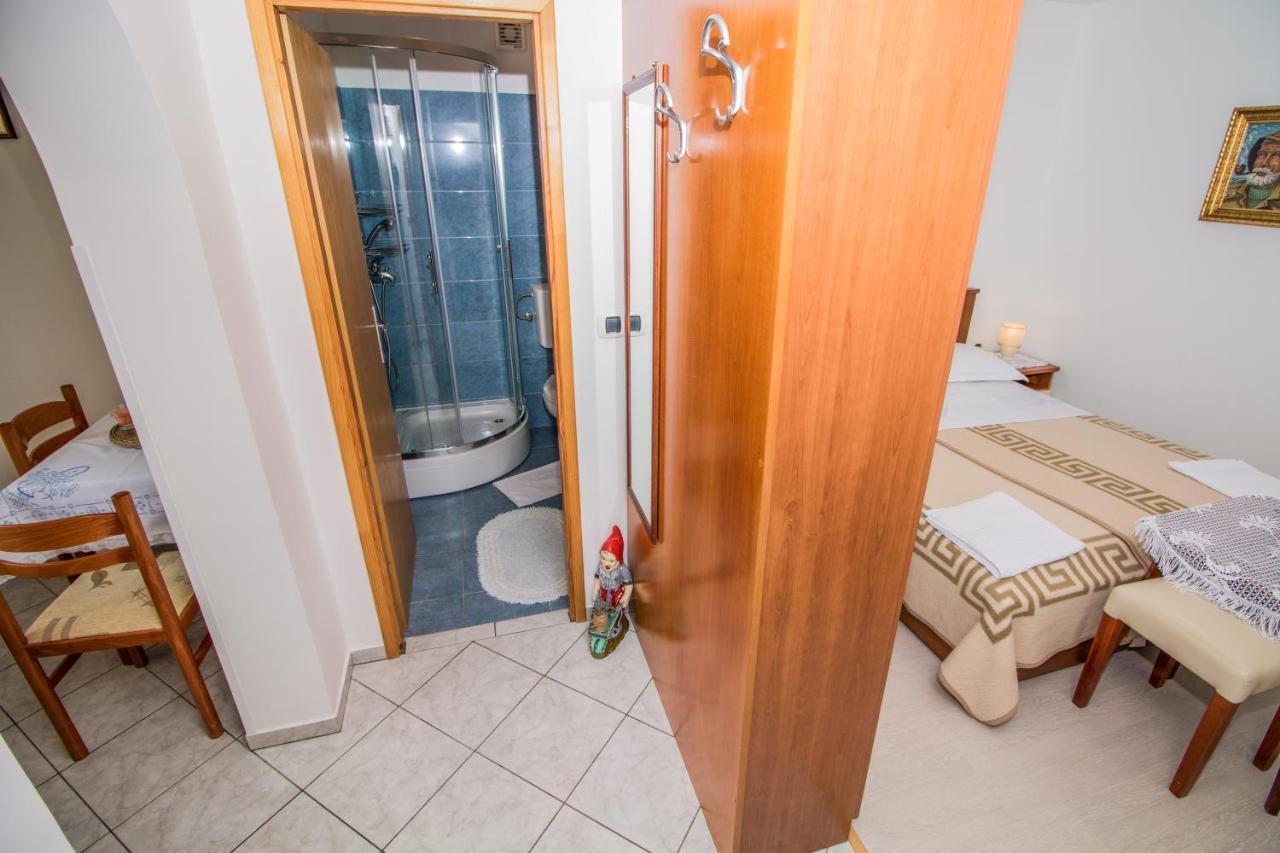 Rooms & Apartment Albina Baska  Exterior photo